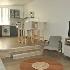Appartement Duplex Avec Belle Térasse Au Centre De